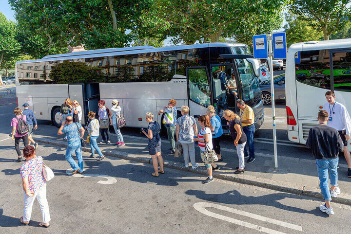 School Field Trip Transportation in Naples